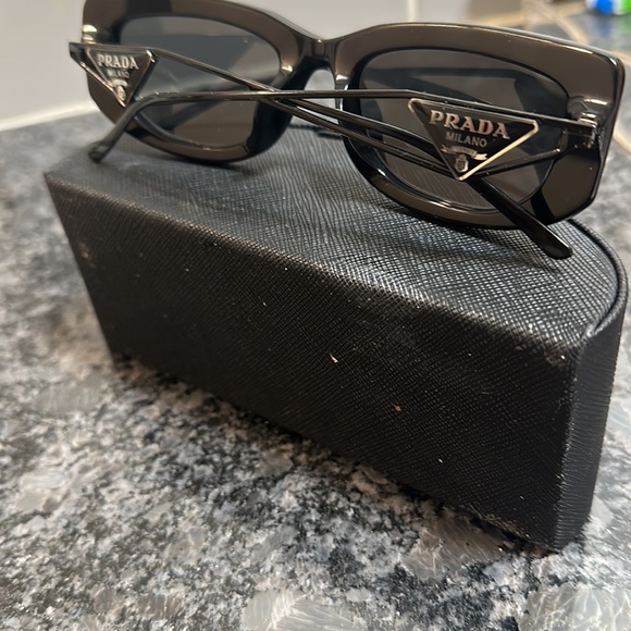 Prada SPR14Y sunglasses - Picture 2 of 5